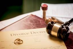 Picture of gavel and divorce decree for couple contemplating estate planning after divorce